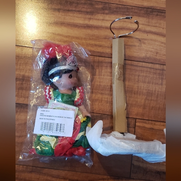 New Precious Moments doll with stand Children of the World Brazil Collectible - Picture 2 of 6